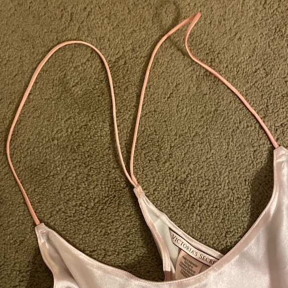 VICTORIA’S SECRET LIGHT PINK‎ SATINY CAMISOLE - Picture 5 of 10